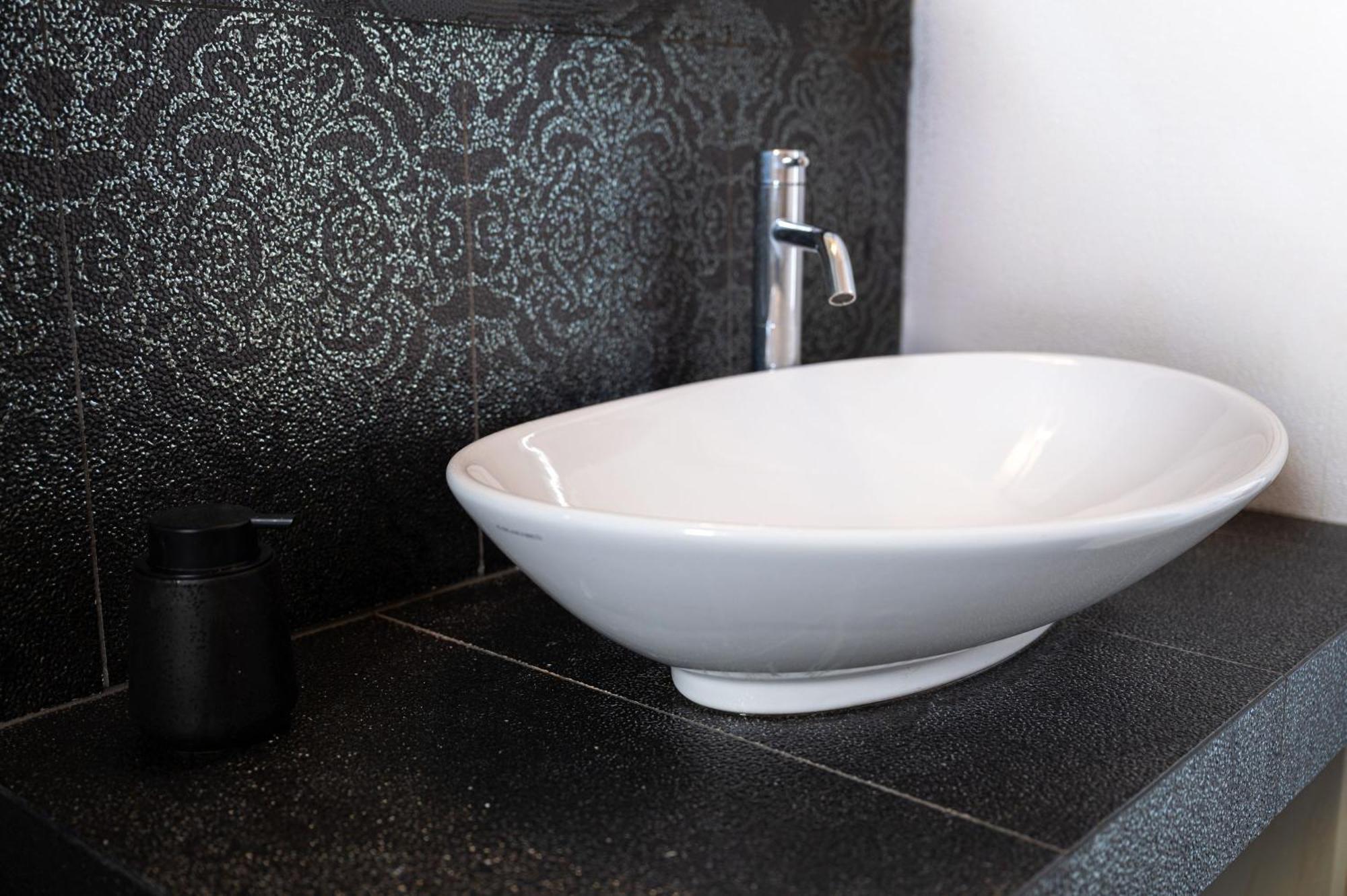 Amelie Suites Mykonos Agios Stefanos  Bagian luar foto